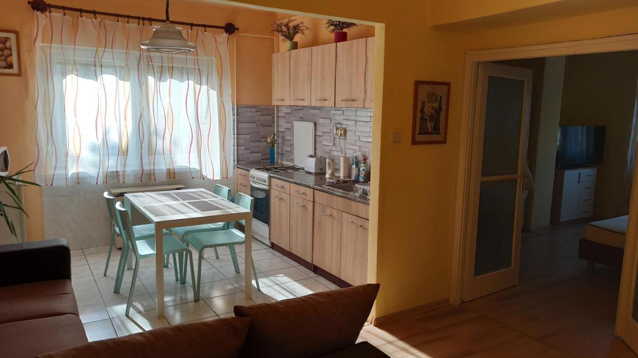 Centrum 2 Apartman Szolnok Exteriör bild